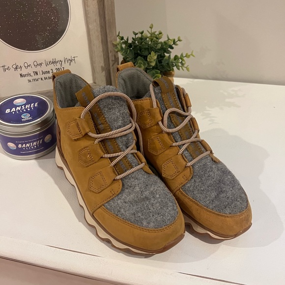 Sorel Boots - Picture 2 of 5